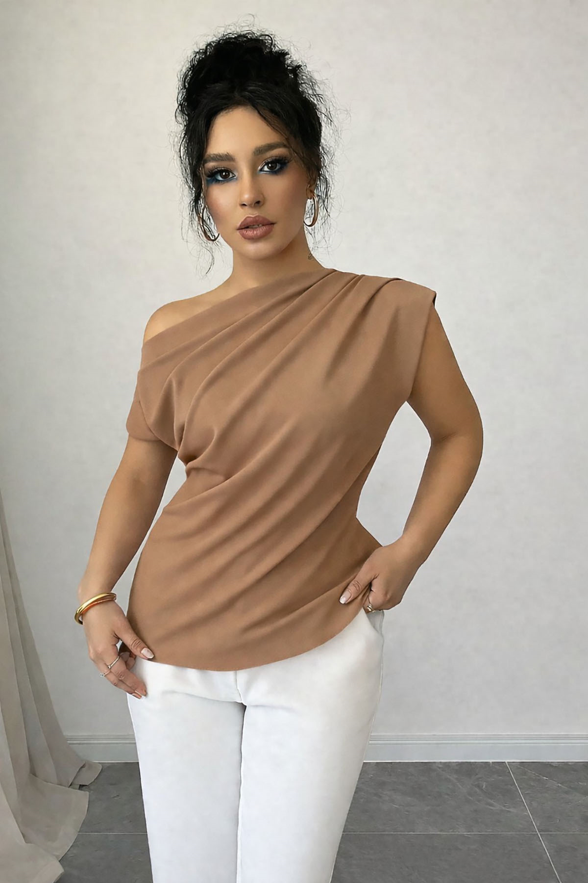 Sütlü Kahve Kadın Tek Omuz Detay Scuba Krep Kumaş Bluz