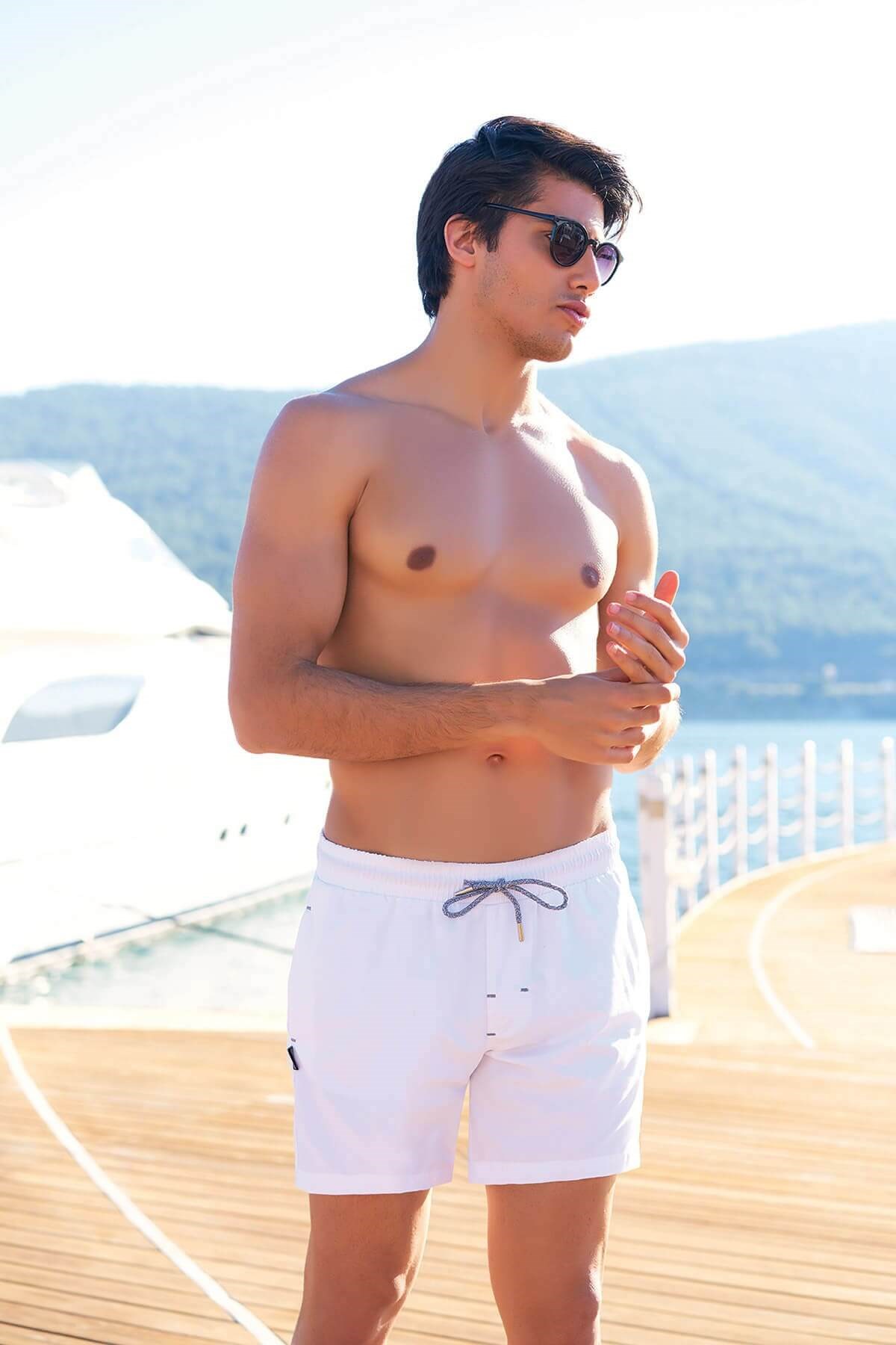 Beyaz Cepli Erkek Deniz Şortu