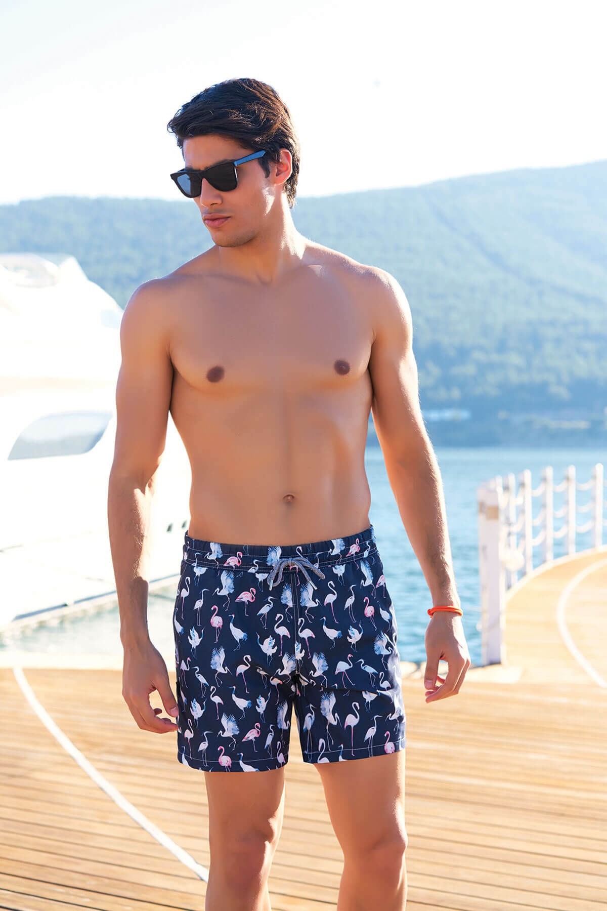 Flamingo Desenli Lacivert Deniz Şortu