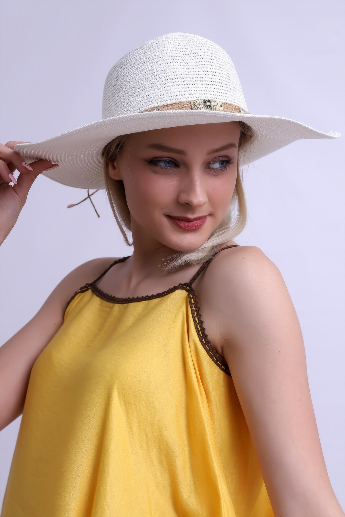 Kemer Detaylı Hasır Şapka