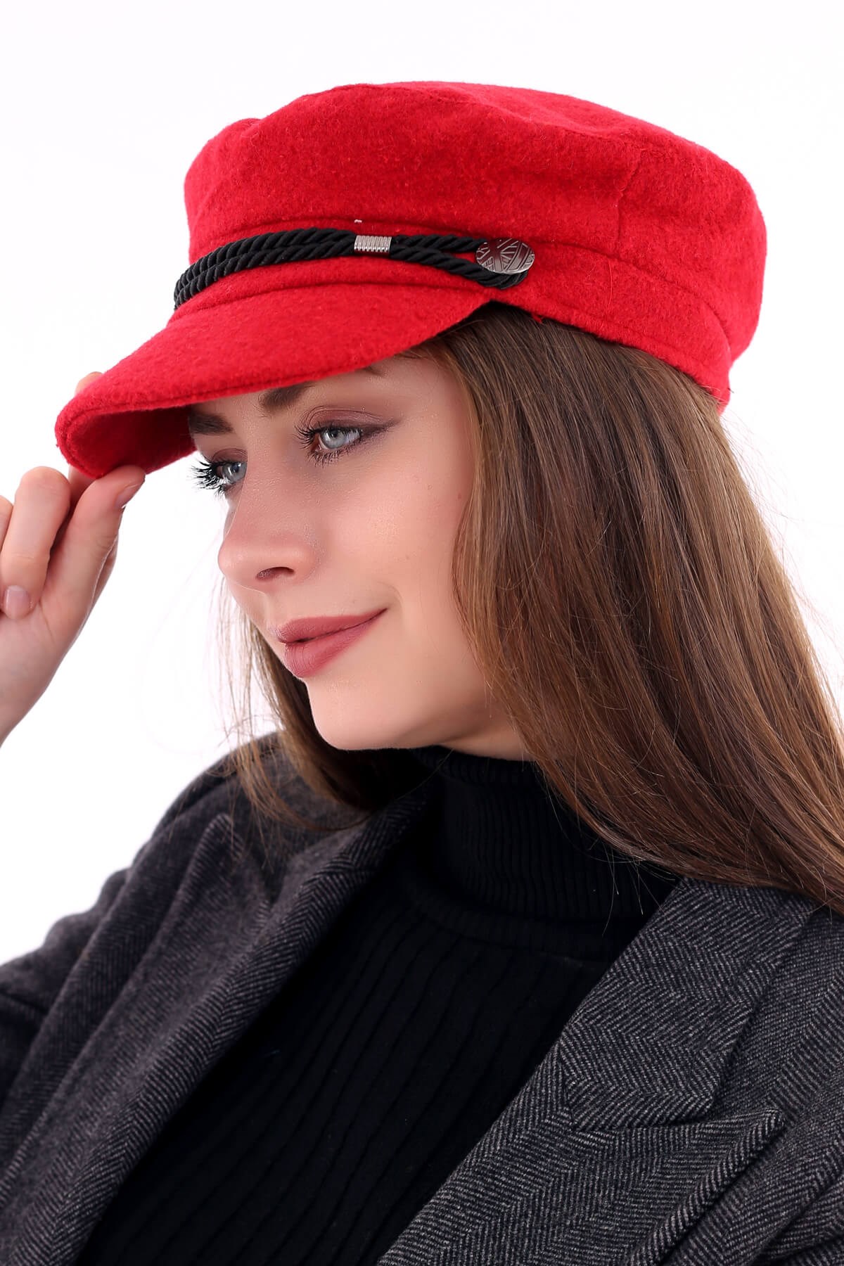 Kırmızı İp Detaylı Kasket Şapka