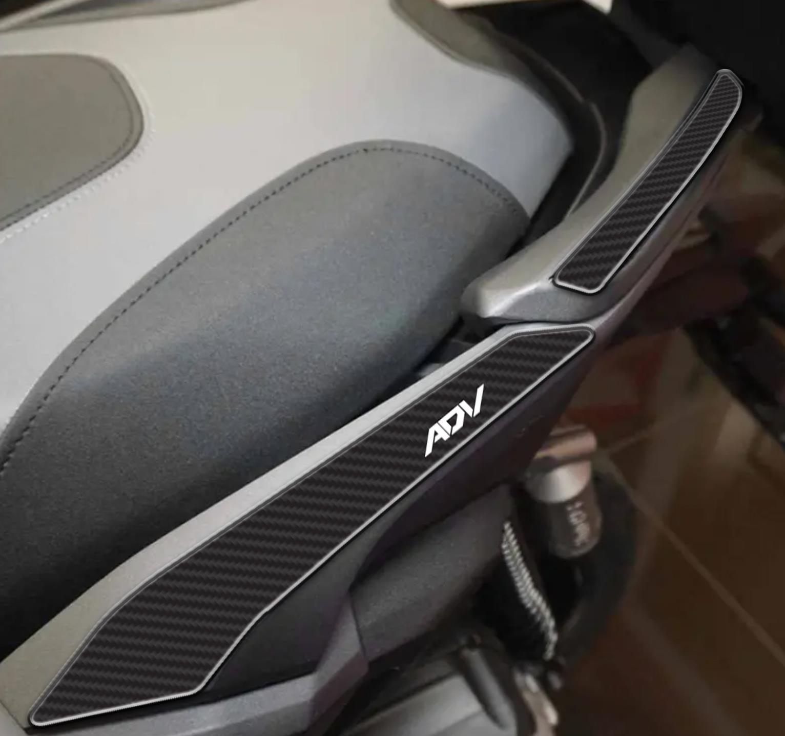 ADV350 Karbon Görünümlü Kuyruk 3D Kabartmalı Pad Sticker Etiket Redlinegrafik