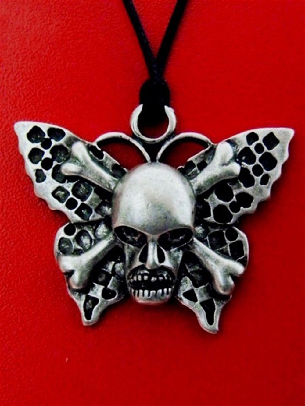 Kelebek ve Kurukafa Kolye