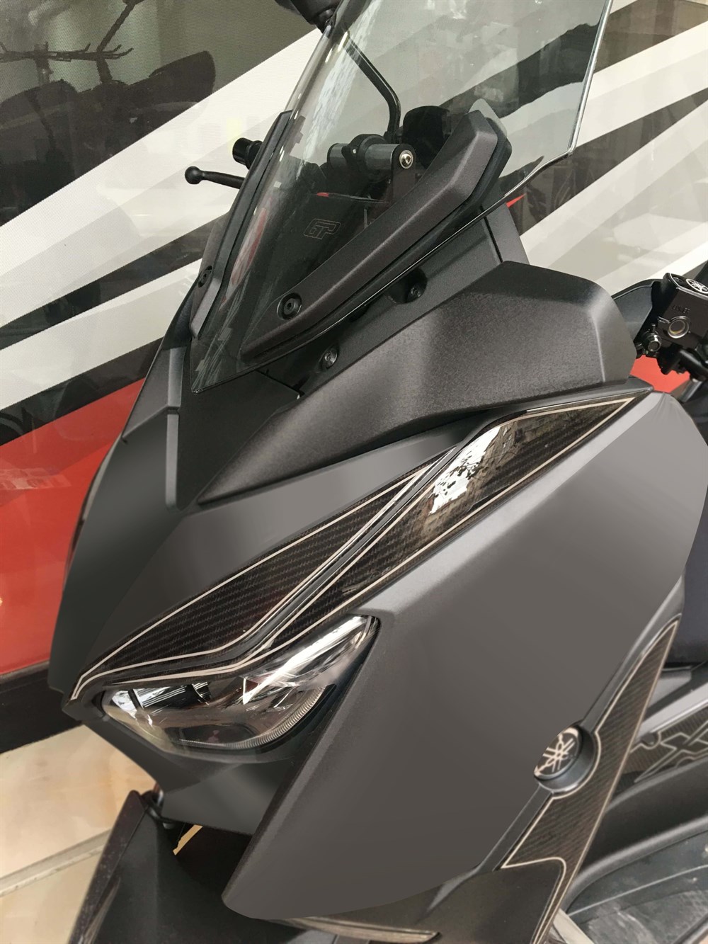 Yamaha Xmax 2018-2021 Karbon desen far üstü Kaş Pad