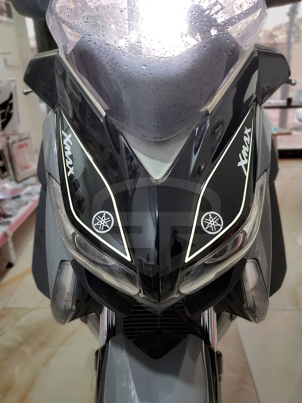 Yamaha Xmax 250 2014-2017 Far Üstü Far Kaşı Pad Siyah Beyaz