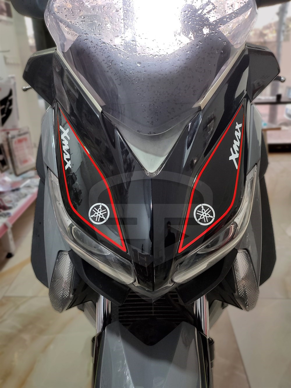 Yamaha Xmax 250 2014-2017 Far Üstü Far Kaşı Pad Siyah Kırmızı