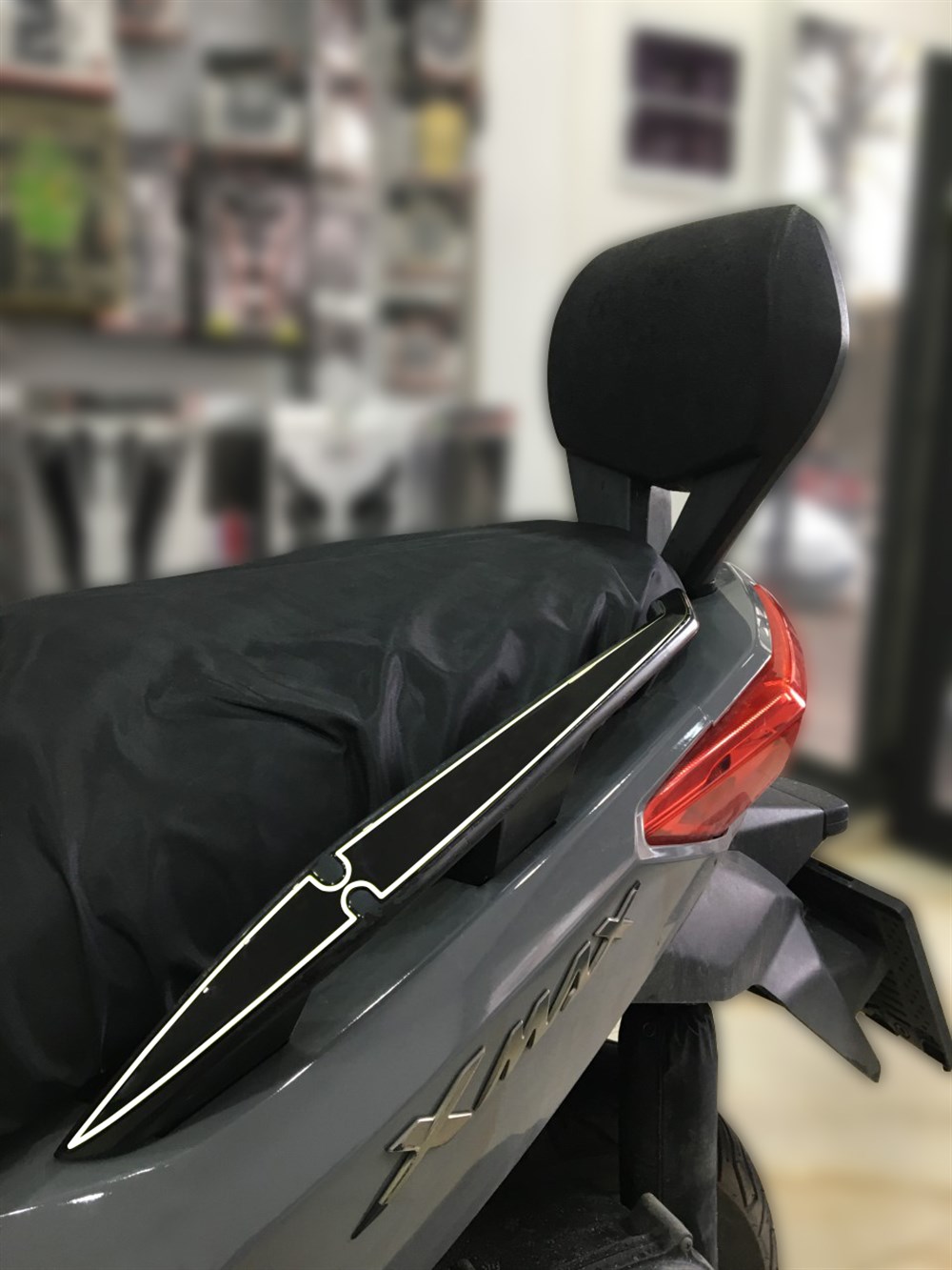 Yamaha Xmax 250 2014-2017 Kuyruk Koruyucu Pad Siyah Beyaz
