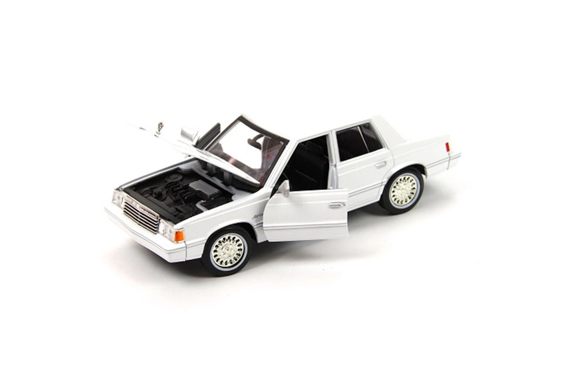 1982 Dodge Aries K 1:24 Model Araba Beyaz Motor Max