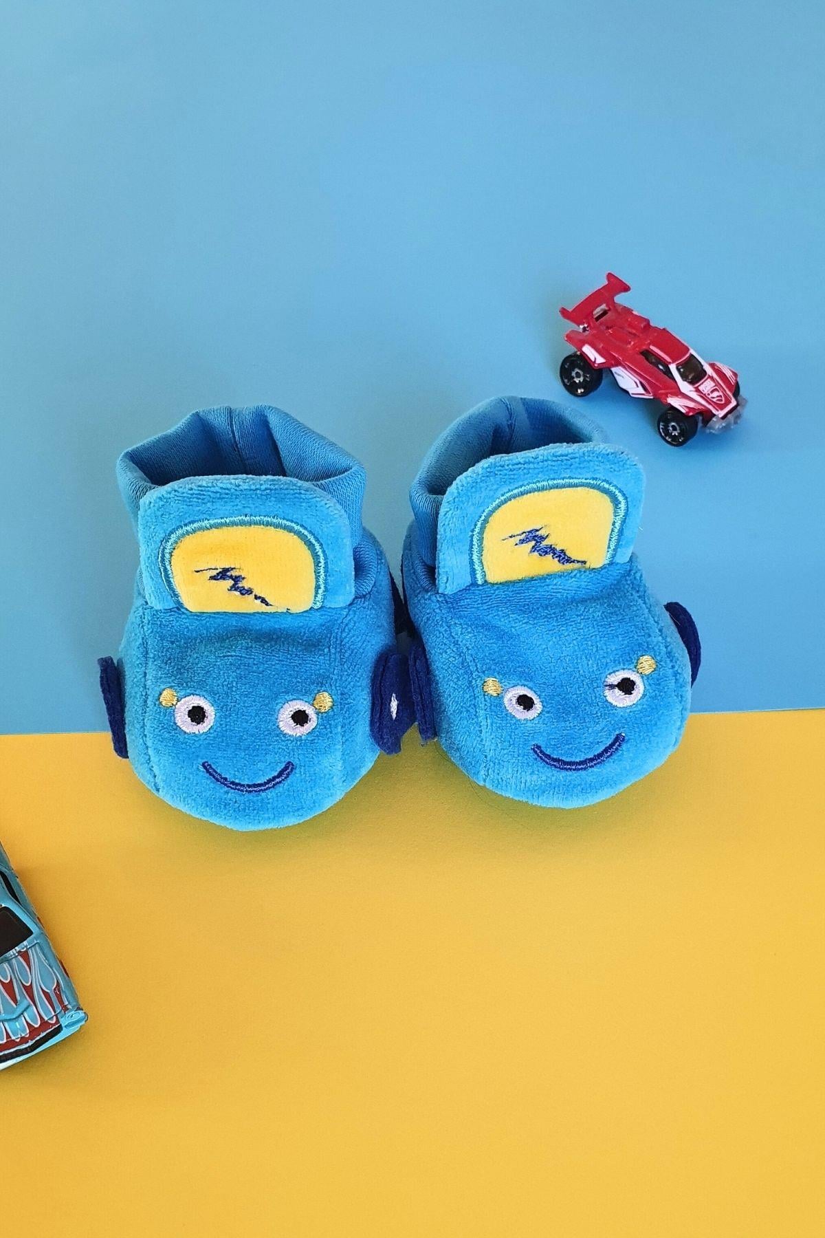 Kadife Saks Mavi Araba Nakışlı Erkek Bebek Patiği 