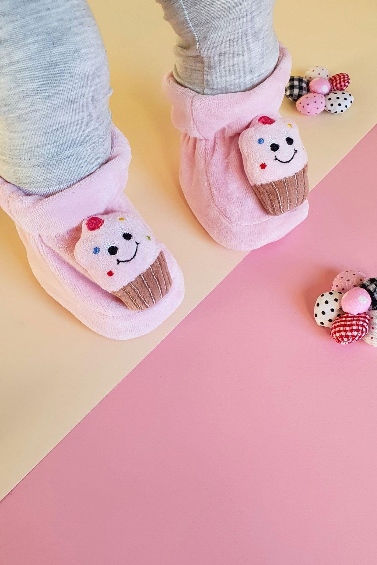 Pembe Kadife Cupcake Aksesuarlı Kız Bebek Ayakkabısı 