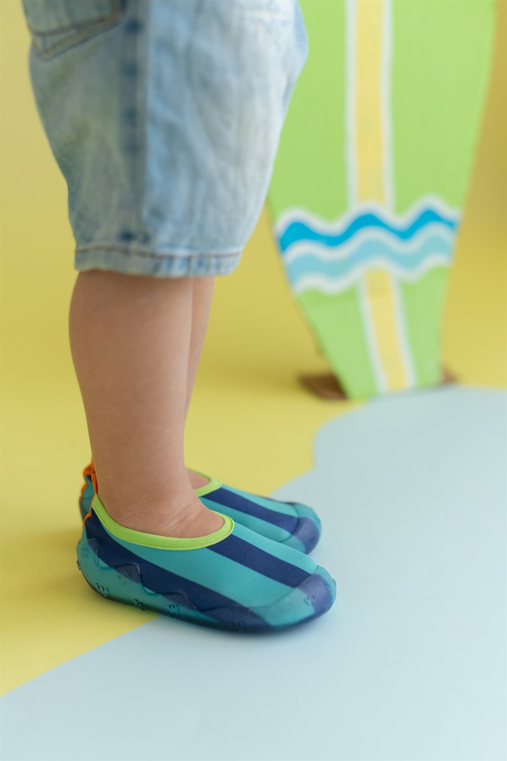 Turkuaz Lacivert Erkek Çocuk Kaydırmaz Tabanlı Deniz Ayakkabısı | Şık ve  Güvenli Havuz Ayakkabıları