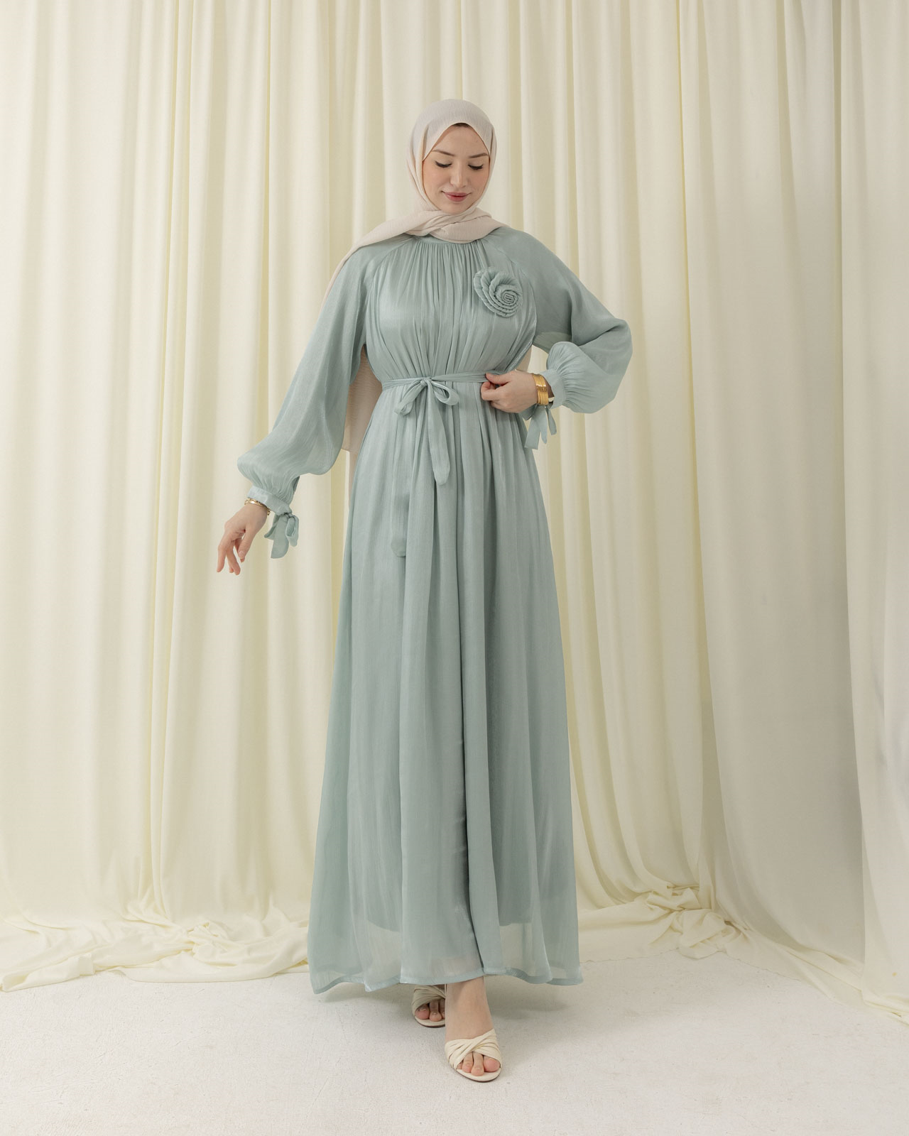 Kol Bağcıklı Aksesuarlı Mint Yeşili Elbise