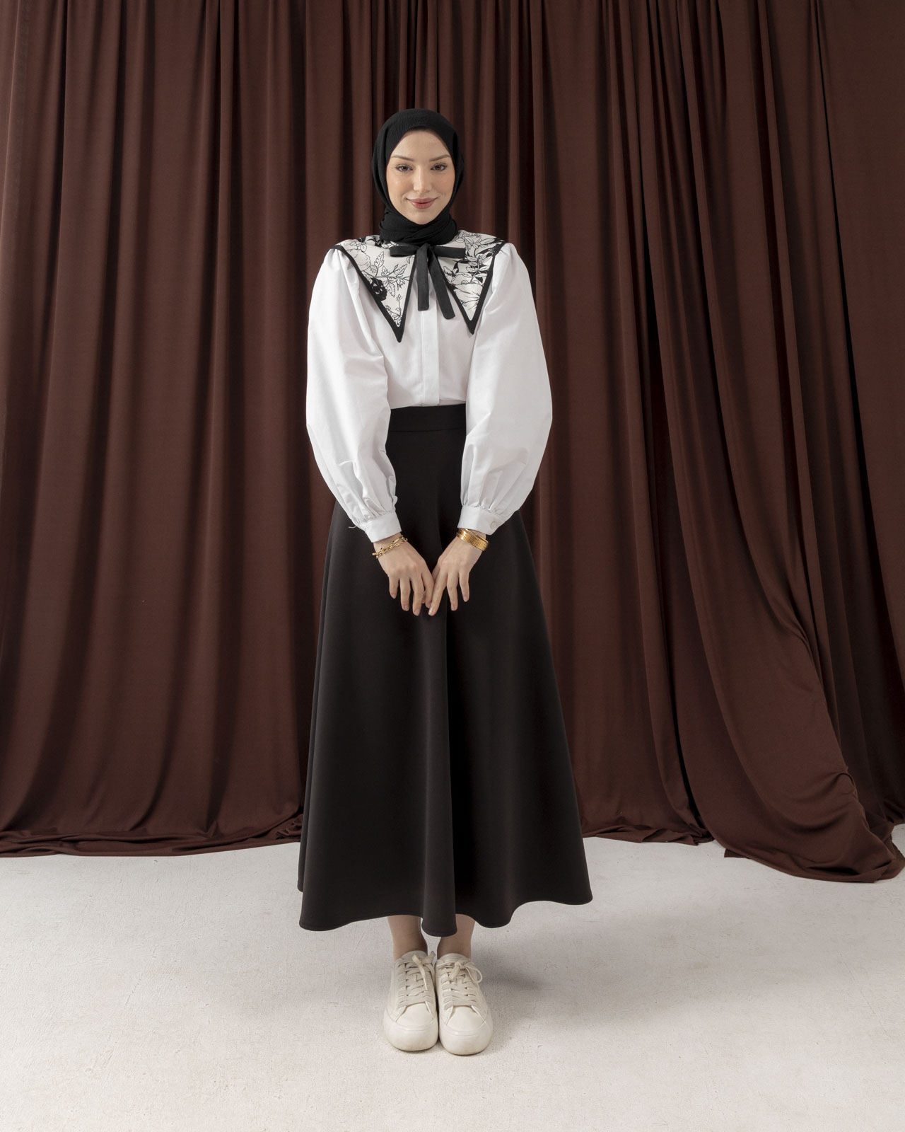 Desenli Siyah Yakalık