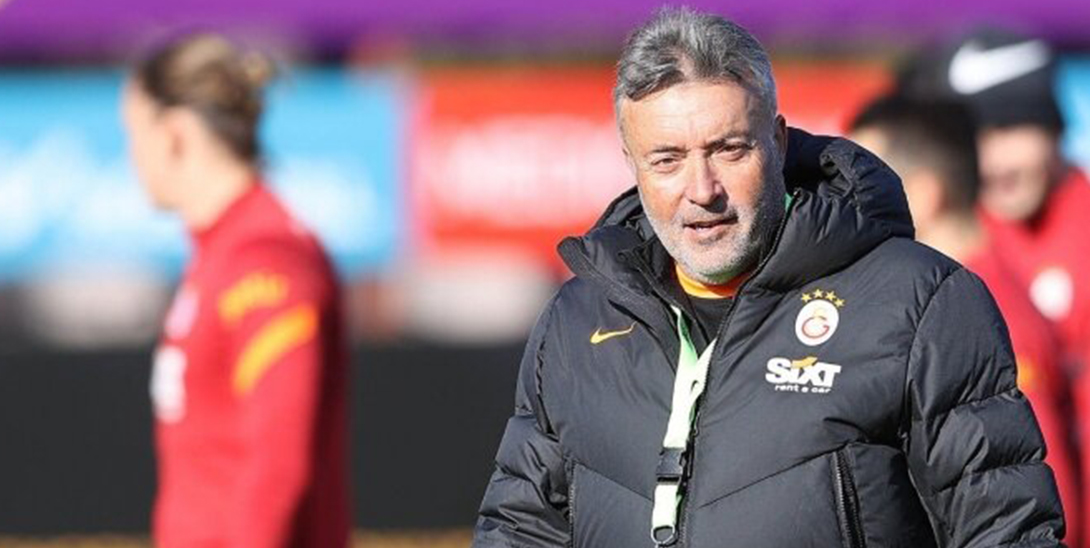 Galatasaray'ın hocası Torrent, Rizespor maçına yönelik ekibiyle birlikte yaptığı analizi tamamladı.