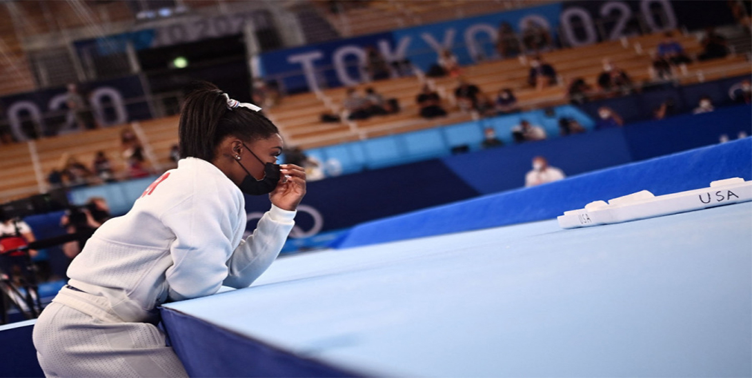 Serena Willams, Naomi Osaka ve son olarak Tokyo Olimpiyatları’nda yarışlardan çekilme kararı alan Simone Biles… Kadın sporcular bize bir şeyler söylüyor. Kulak vermenin vakti geldi, hatta geçti bile.