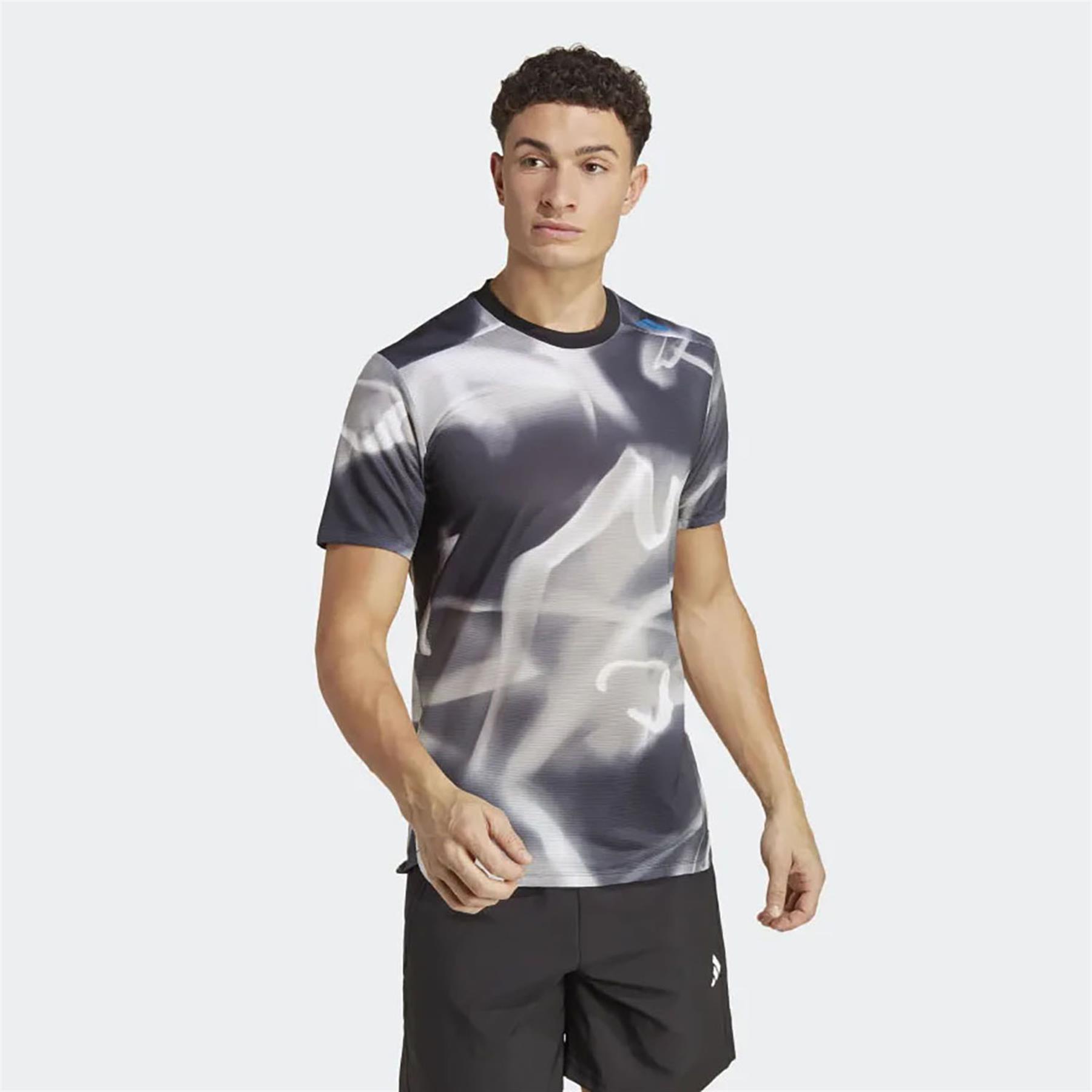 Adidas Erkek Günlük T-Shirt D4T Hr Aop Tee Ib9089