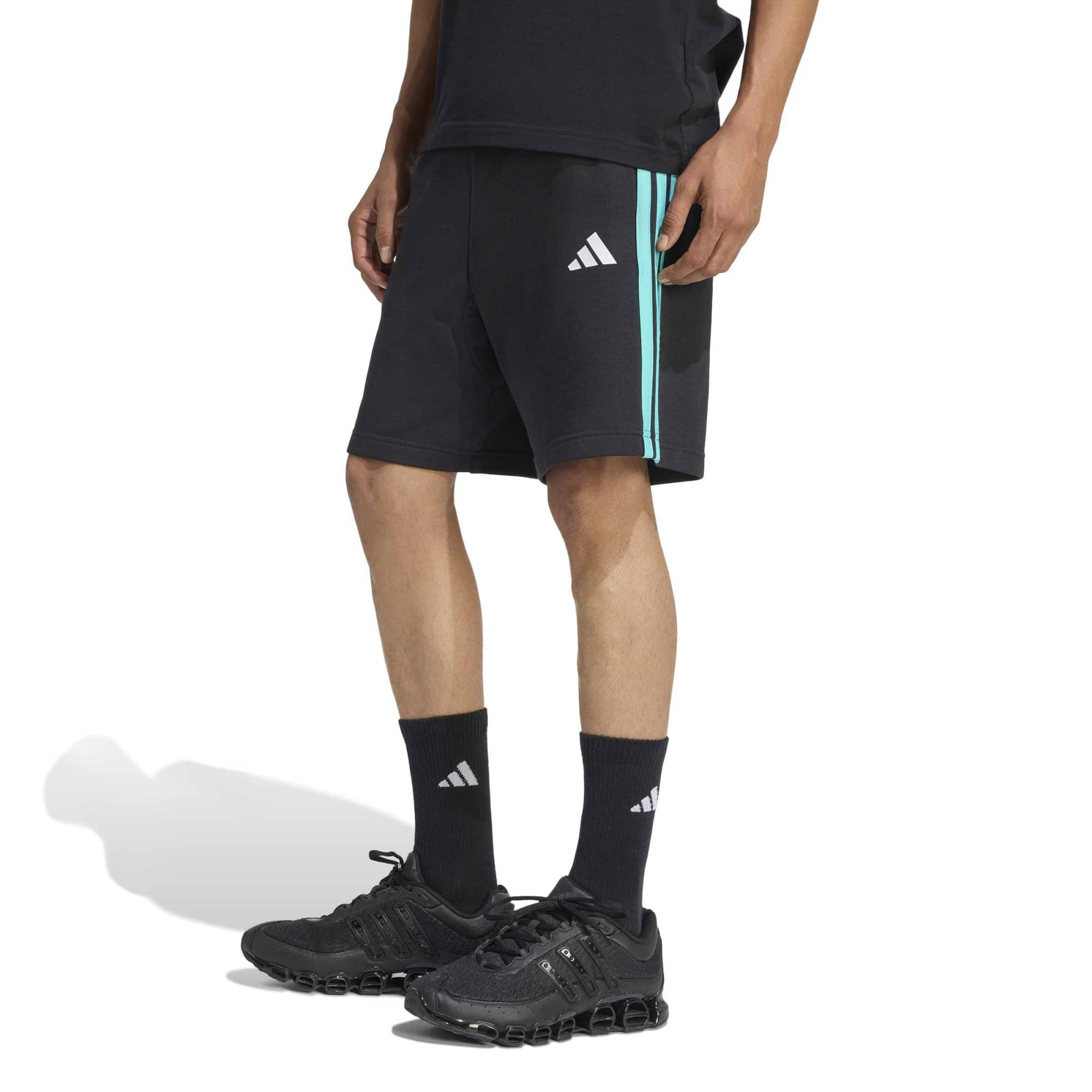 MERCEDES - AMG PETRONAS FORMULA 1 TEAM DNA SHORT