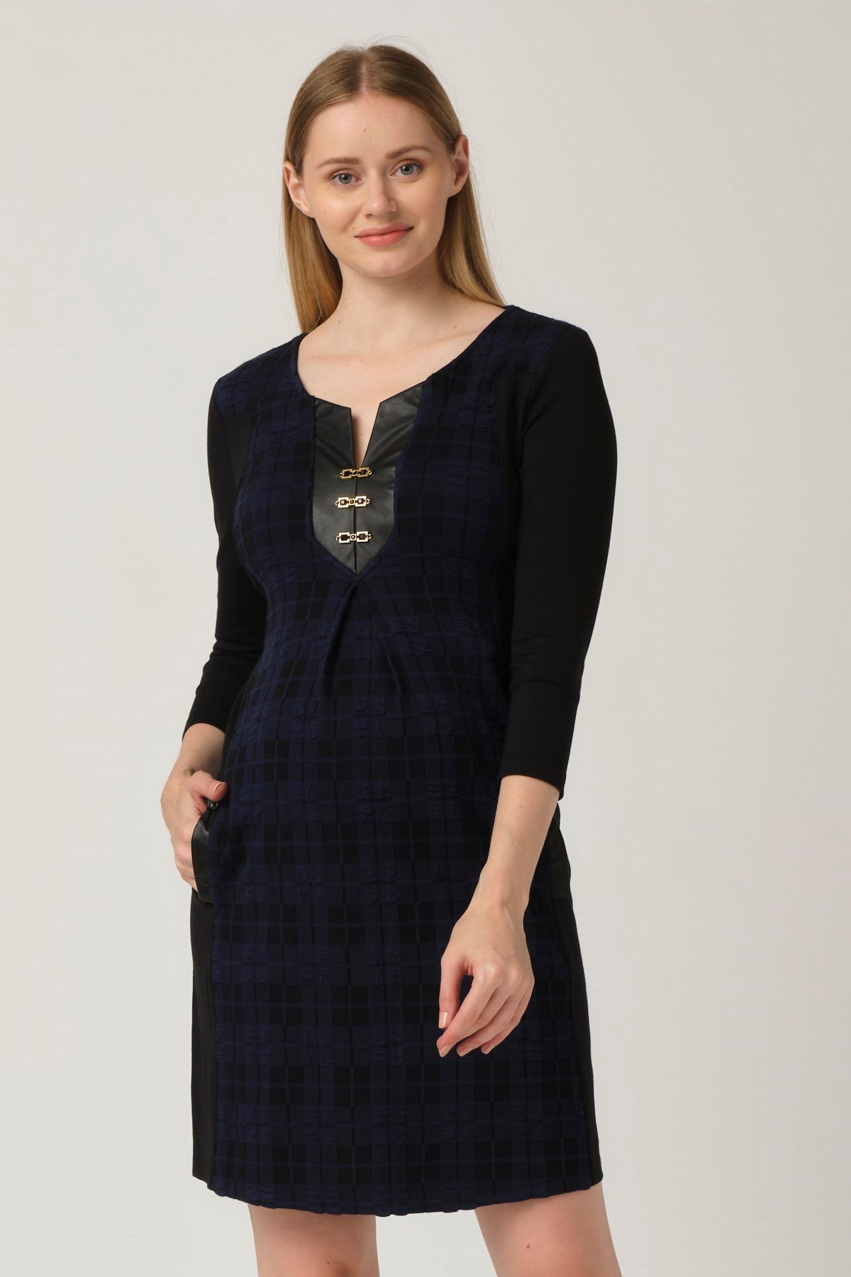 Busa Hamile Yaka Aksesuarlı Mini Elbise Lacivert