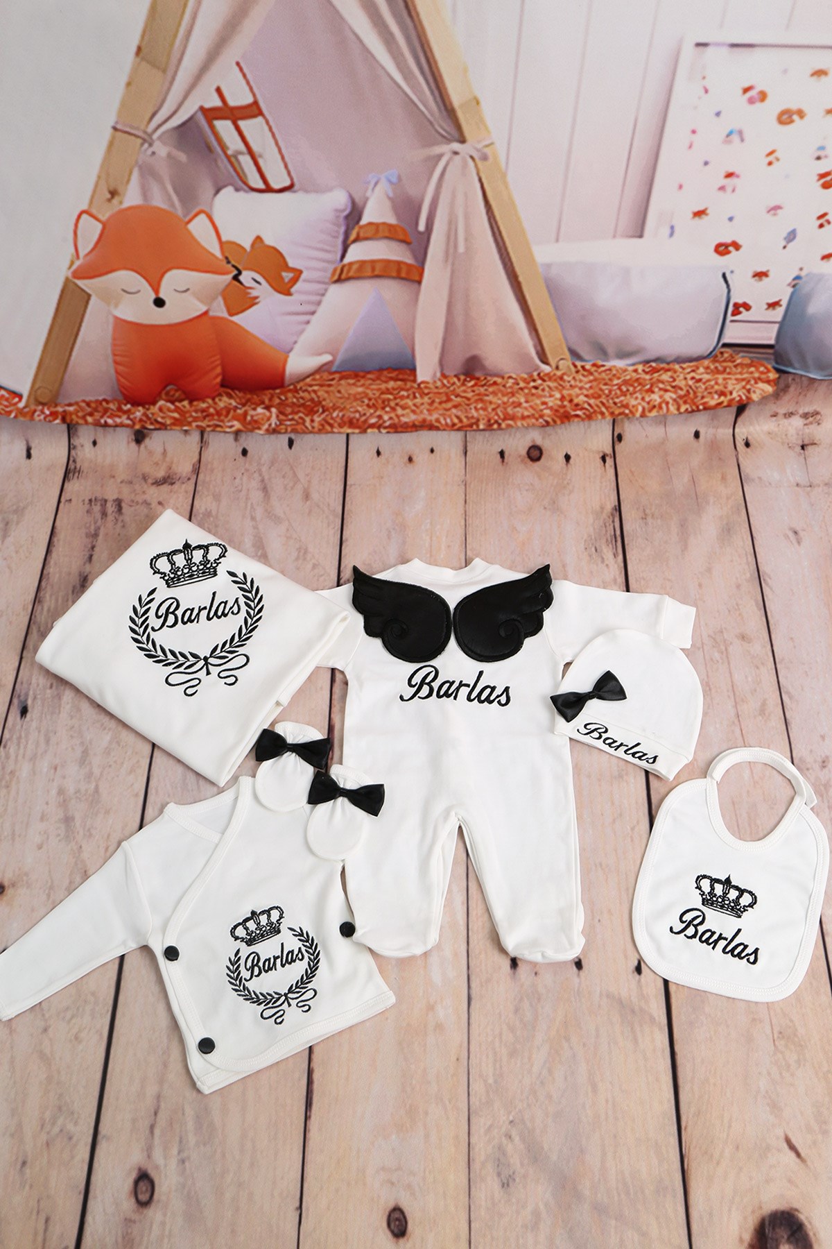 İsime Özel Siyah Kanat Nakışlı 10'lu Bebek Tulum Seti-1038