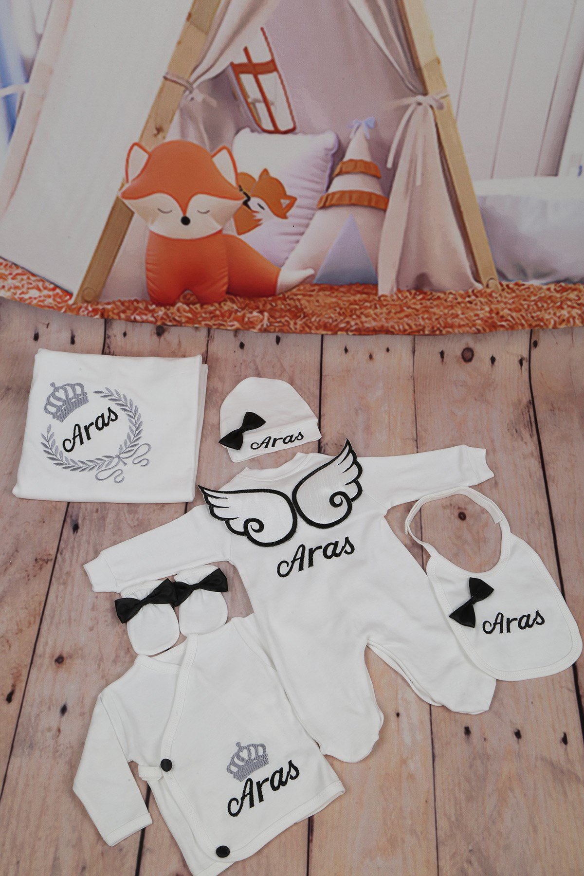 İsime Özel Siyah Kanat Nakışlı 10'lu Bebek Tulum Seti-1040