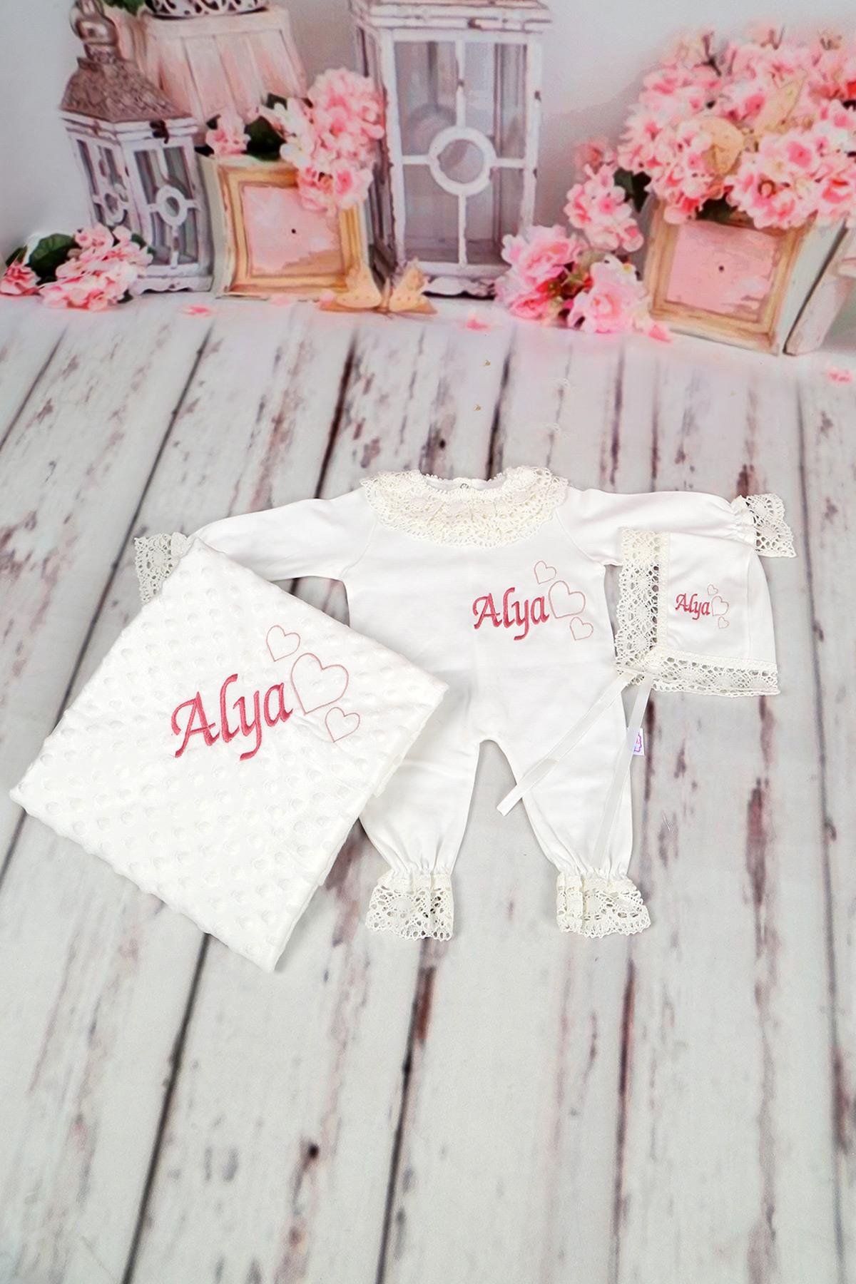 İsme Özel Güpür Yaka Dantelli Kalp Nakışlı 3lü Hastane Çıkış Seti Lh3157