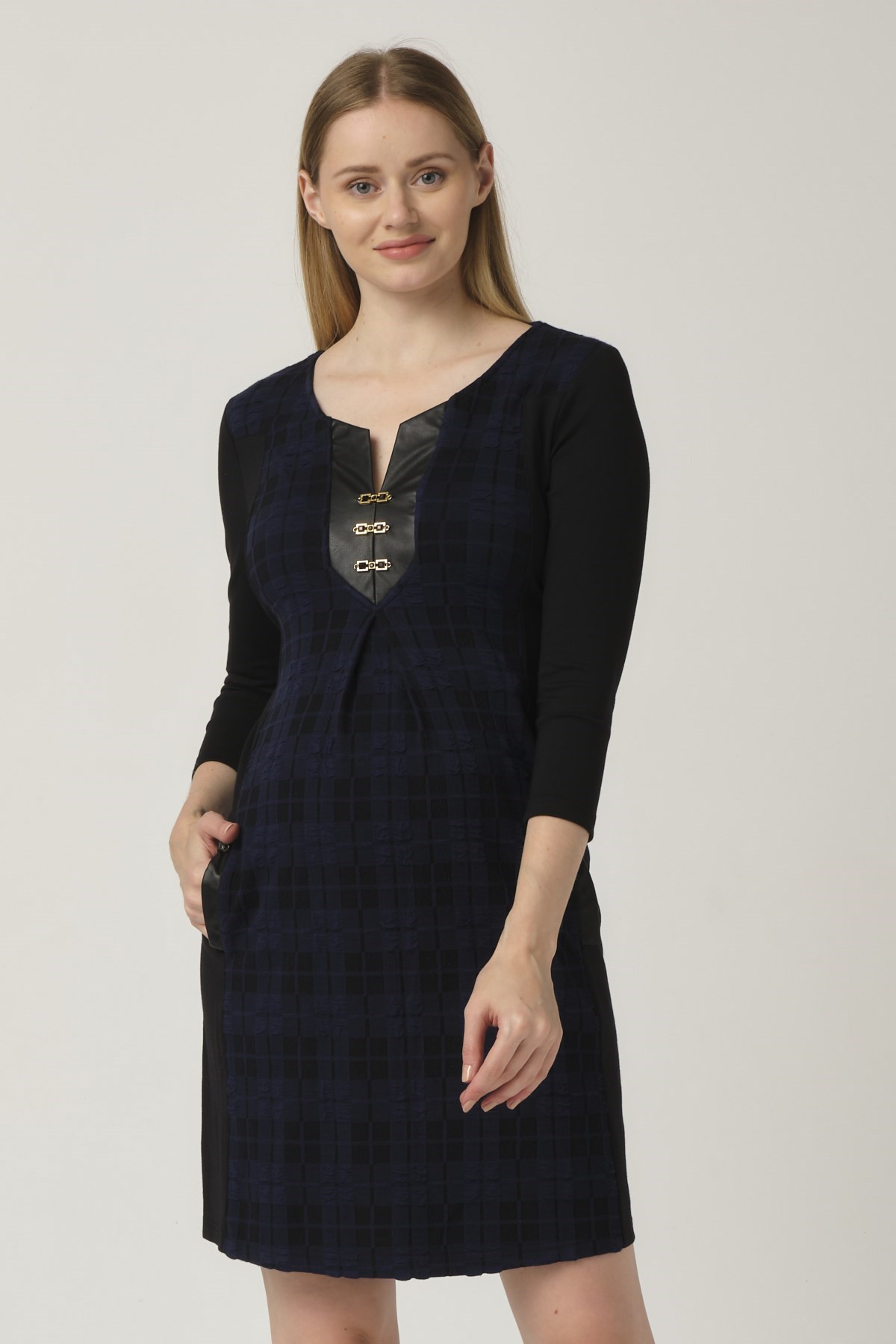 Busa Hamile Yaka Aksesuarlı Mini Elbise Lacivert