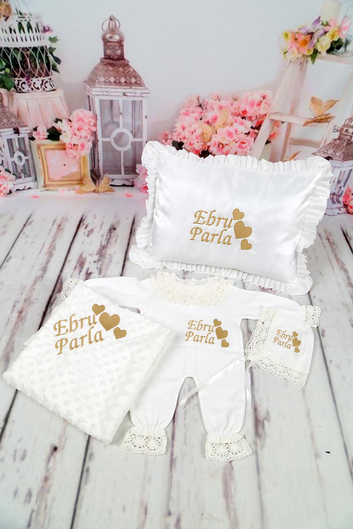 İsme Özel Güpür Yaka Dantelli Kalp Nakışlı 4lü Yastıklı Hastane Çıkış Seti
