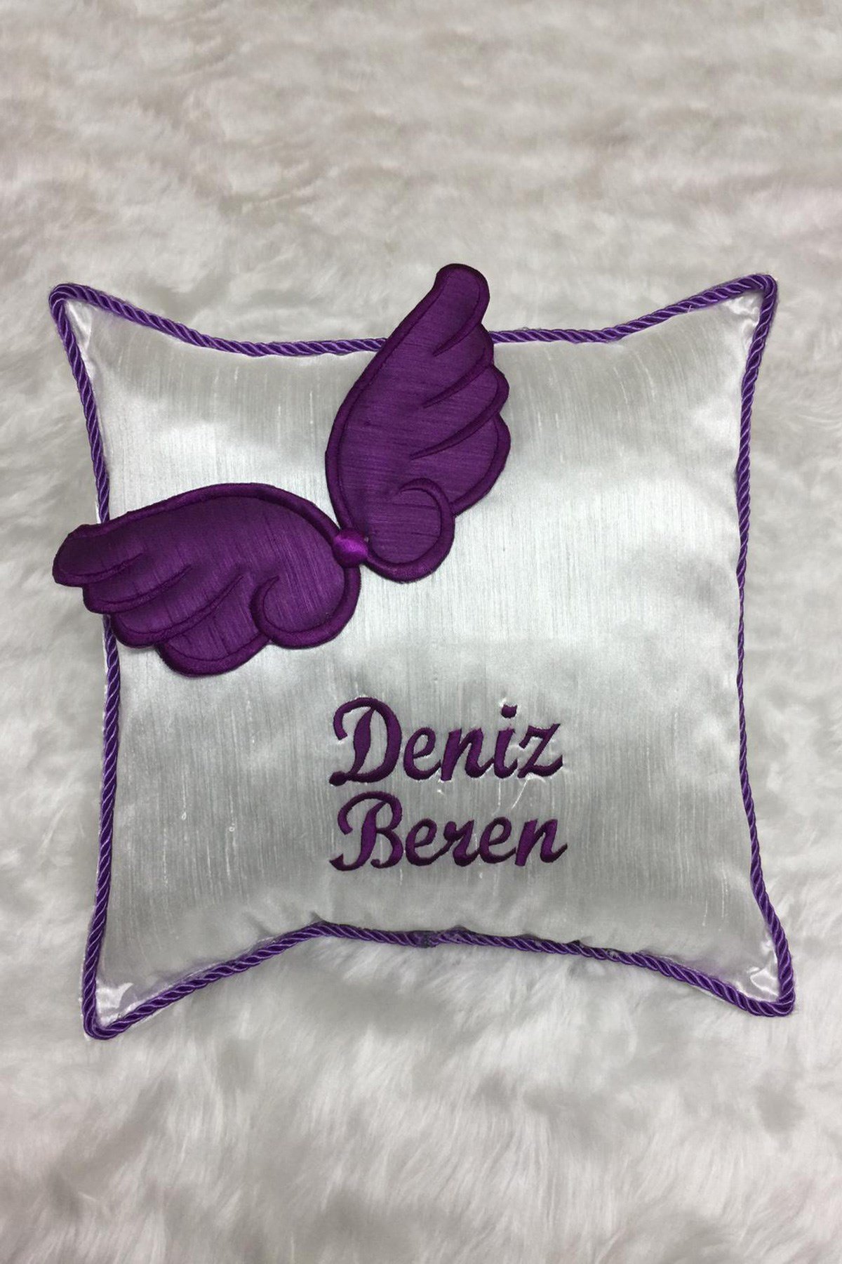 İsme Özel Mor Kanat Nakışlı Takı Yastığı 644