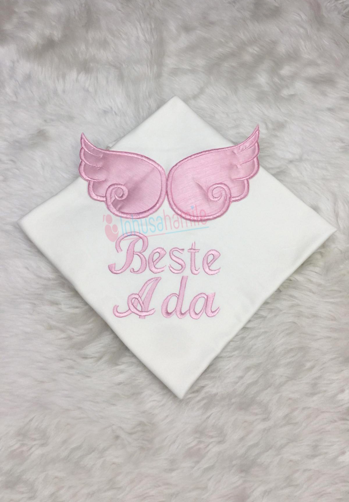 İsme Özel Pembe Kanat Nakışlı Battaniye B7036