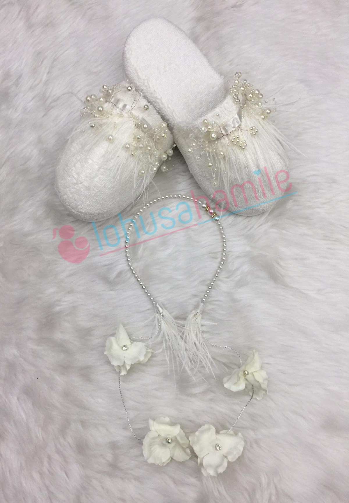 Lh 10114 Ecru Maternity Crown and Slippers Set with Hanging Earrings