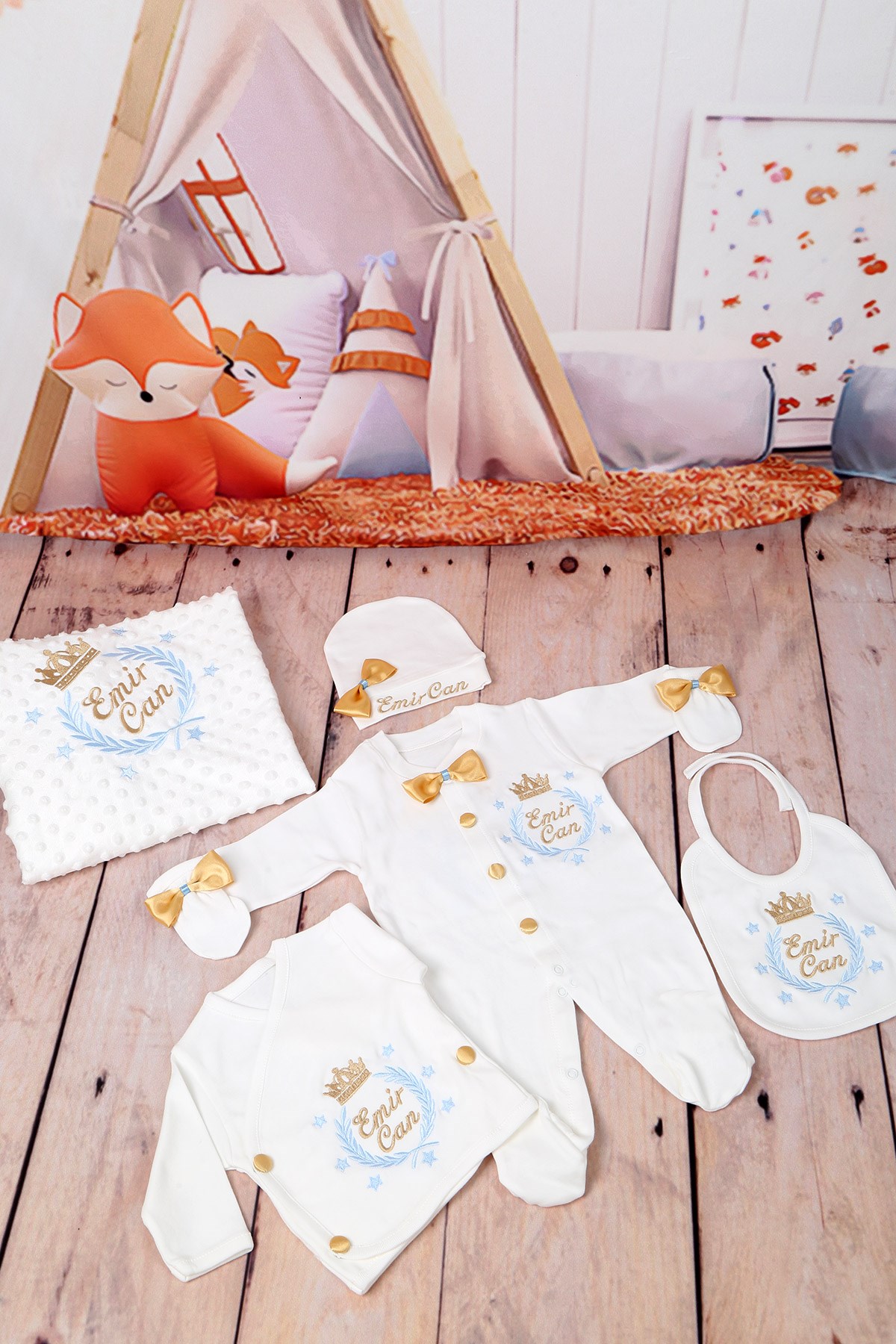 Lh1097 İsme Özel Tac Çelenk Desen Nakışlı 10lu Hastane Çıkışı Seti