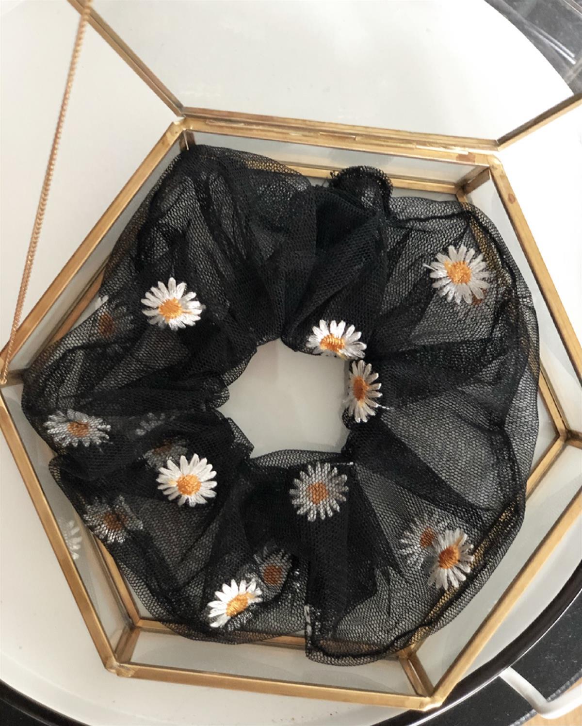 Papatyalı Scrunchie Siyah