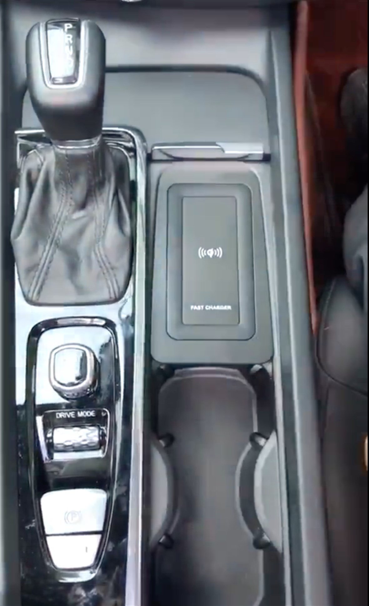 Volvo XC90 - XC60 - S90 - V90 Kablosuz Araç içi wireless sarj istasyonu