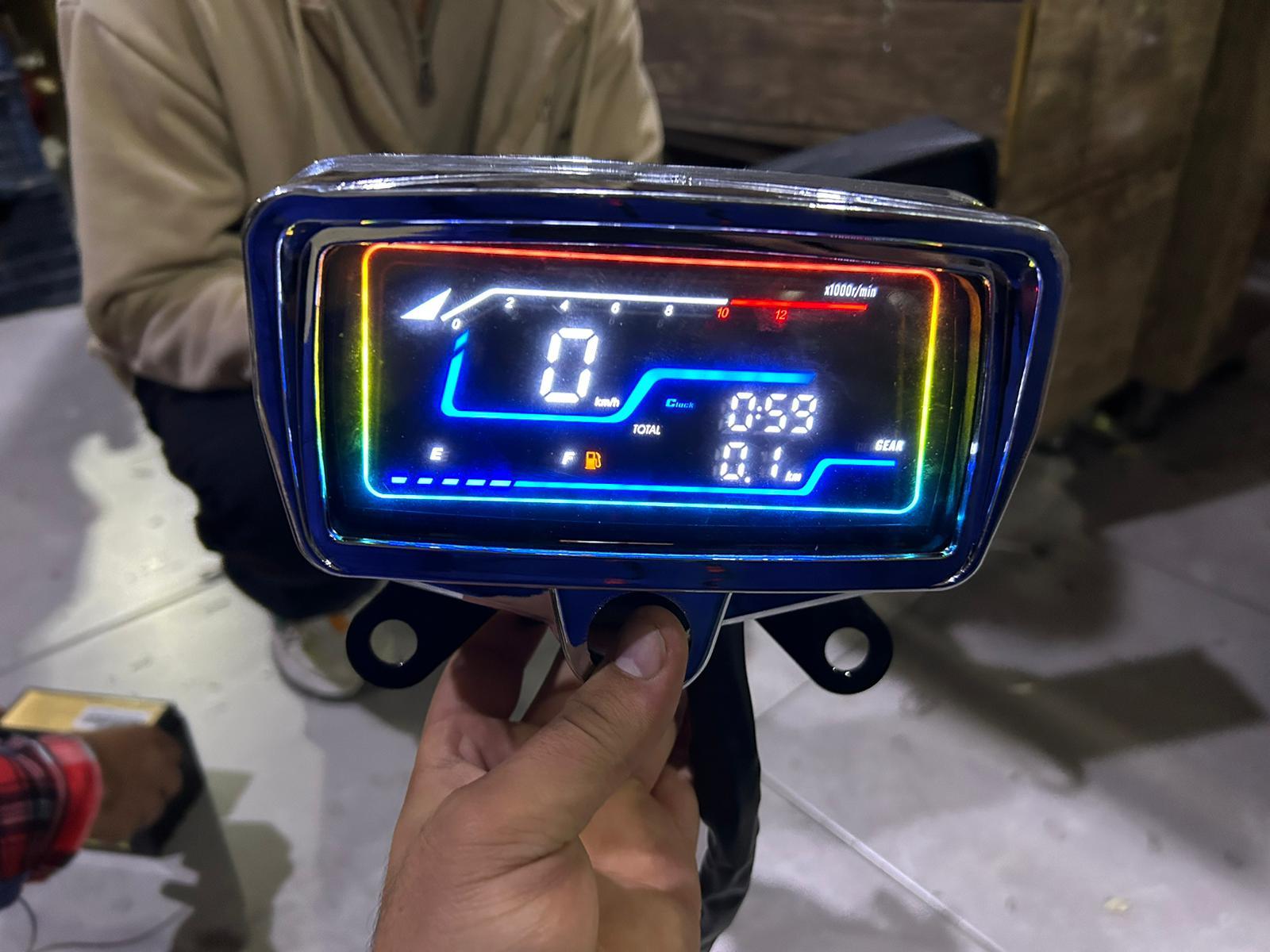 NİKEL A DİJİTAL EKRAN KİLOMETRE SAATİ ( TÜM MOTOR MODELLERİNE TAKILIR ) HAYALET EKRAN SAAT USB GİRİŞLİ ( ÇİFT TEL VE TEK TEL TÜM CGLERE UYUMLU)