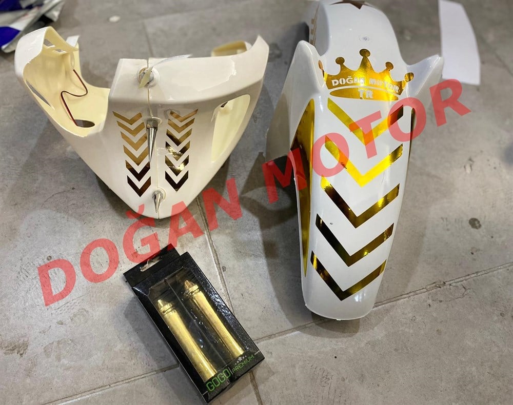ÖZEL SET GOLD BEYAZ ( IŞIKLI STİCKER VE VİDALI SAKAL + ÇAMURLUK IŞIKLI VE STİCKERLİ + GOLD SİVRİ ELCİK ) 