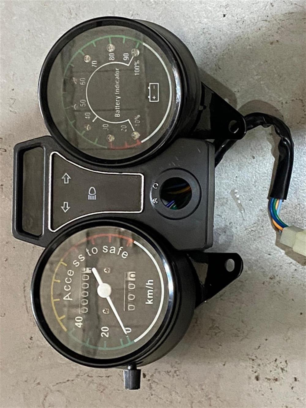 3 TEKERLEKLİ KASALI MODEL ELEKTRKLİ BİSİKLET KİLOMETRE  SAATİ 
