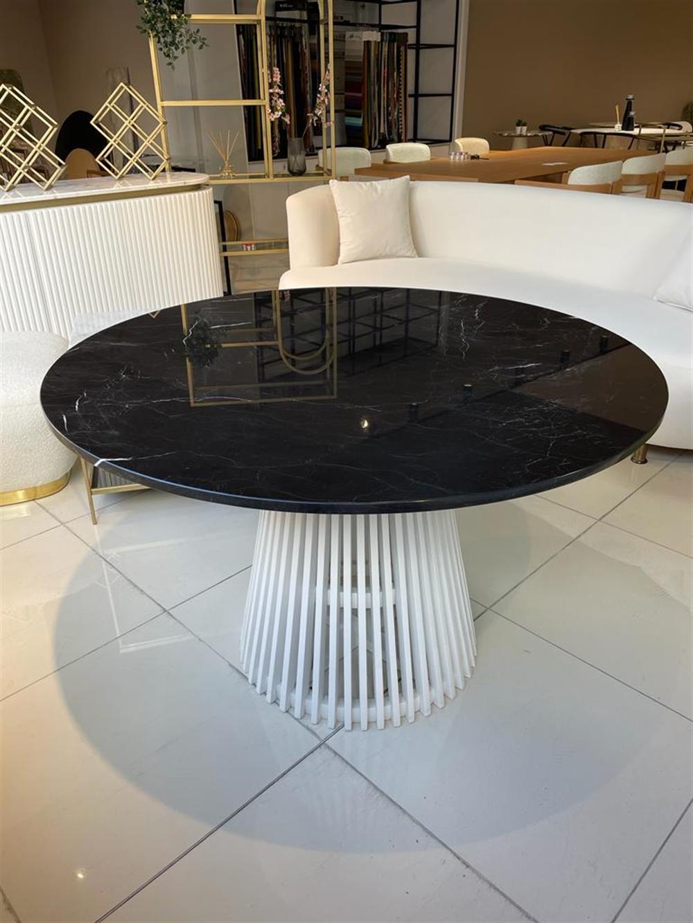 YUVARLAK MERMER MASA