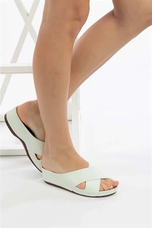 Roy Jones Kadın Beyaz Çapraz Günlük Terlik 1802