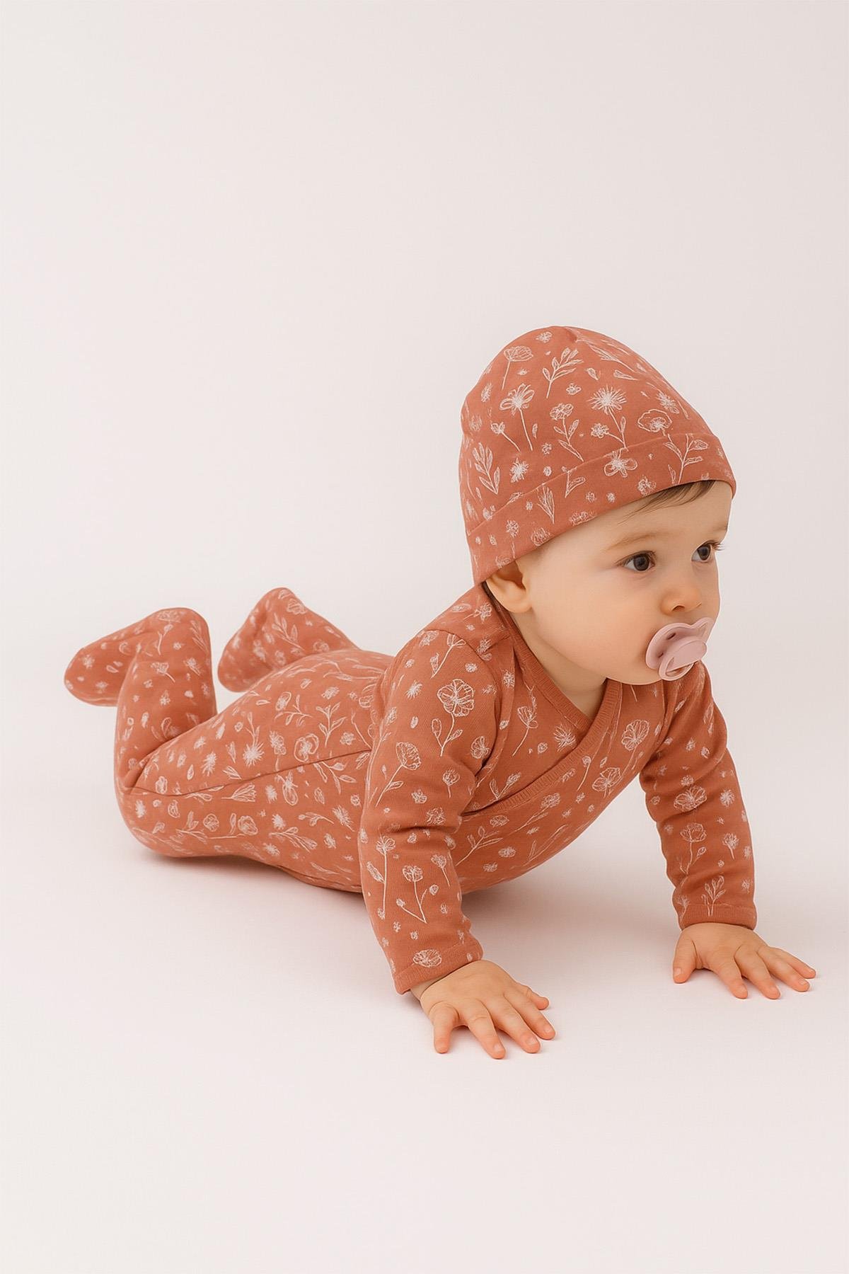 BouminiBoumini Bebek Patikli Tulum Şapka Set Bahar Çiçekli KiremitTulum