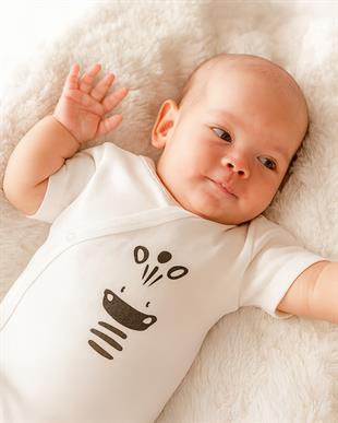 BouminiBoumini Pamuklu Bebek Kruvaze Kısa Kollu Body Ekru ZürafaBody&Zıbın