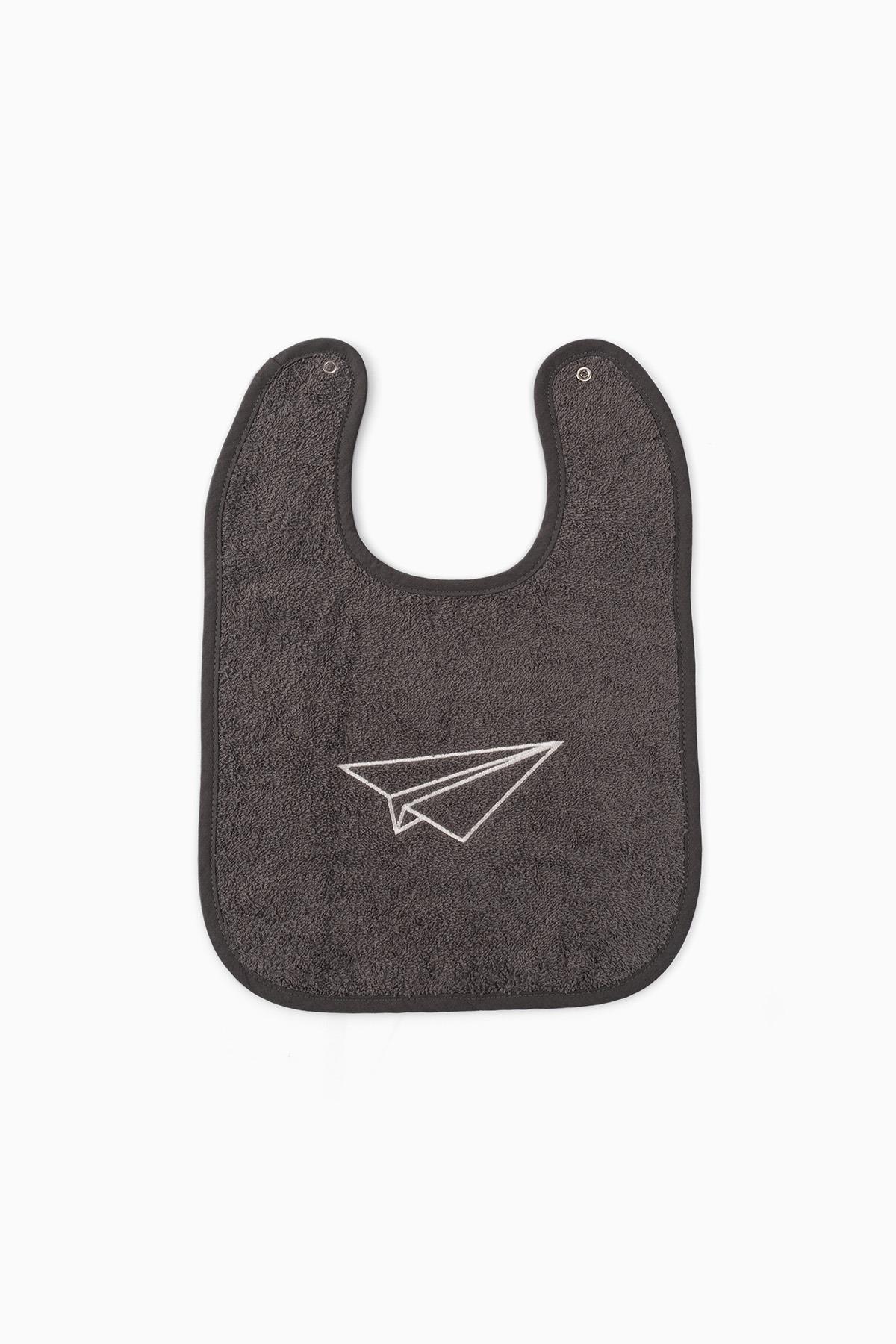 Büyük Boy Havlu Mama Önlüğü 27x37 cm Uçak Nakışlı Antrasit | Uygun Bebe.comMama Önlükleri Büyük Boy Havlu Mama Önlüğü 27x37 cm Uçak Nakışlı Antrasit Uygun Bebe
