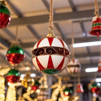 Yılbaşı Desenli Metal Top Ağaç ve Kapı Süsü Kırmızı Beyaz 40 cm