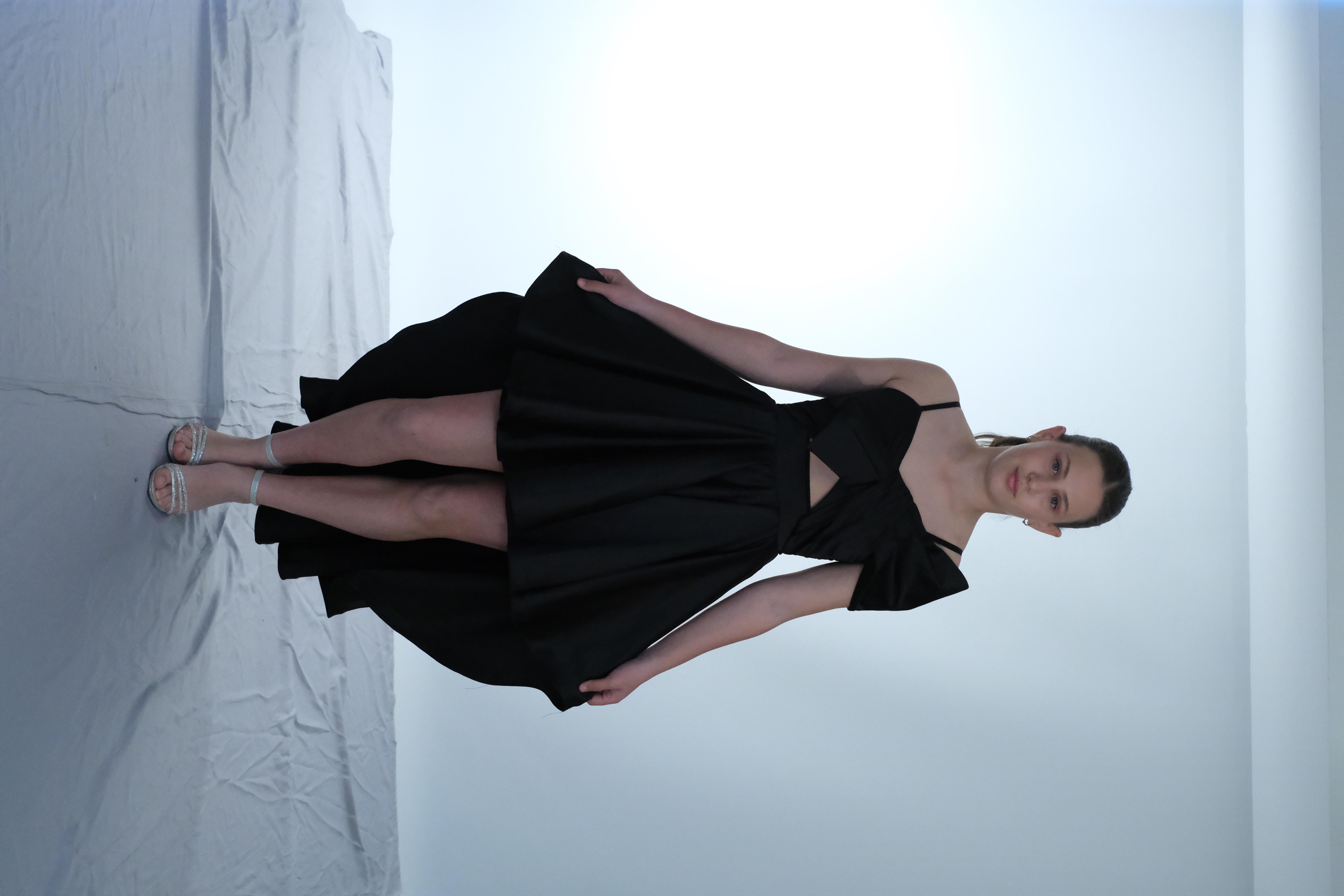 Kız Çocuk Abiye Siyah Askılı Saten Kuyruklu Önü Kurdele Detaylı Kız Çocuk Abiye 10-15 Yaş