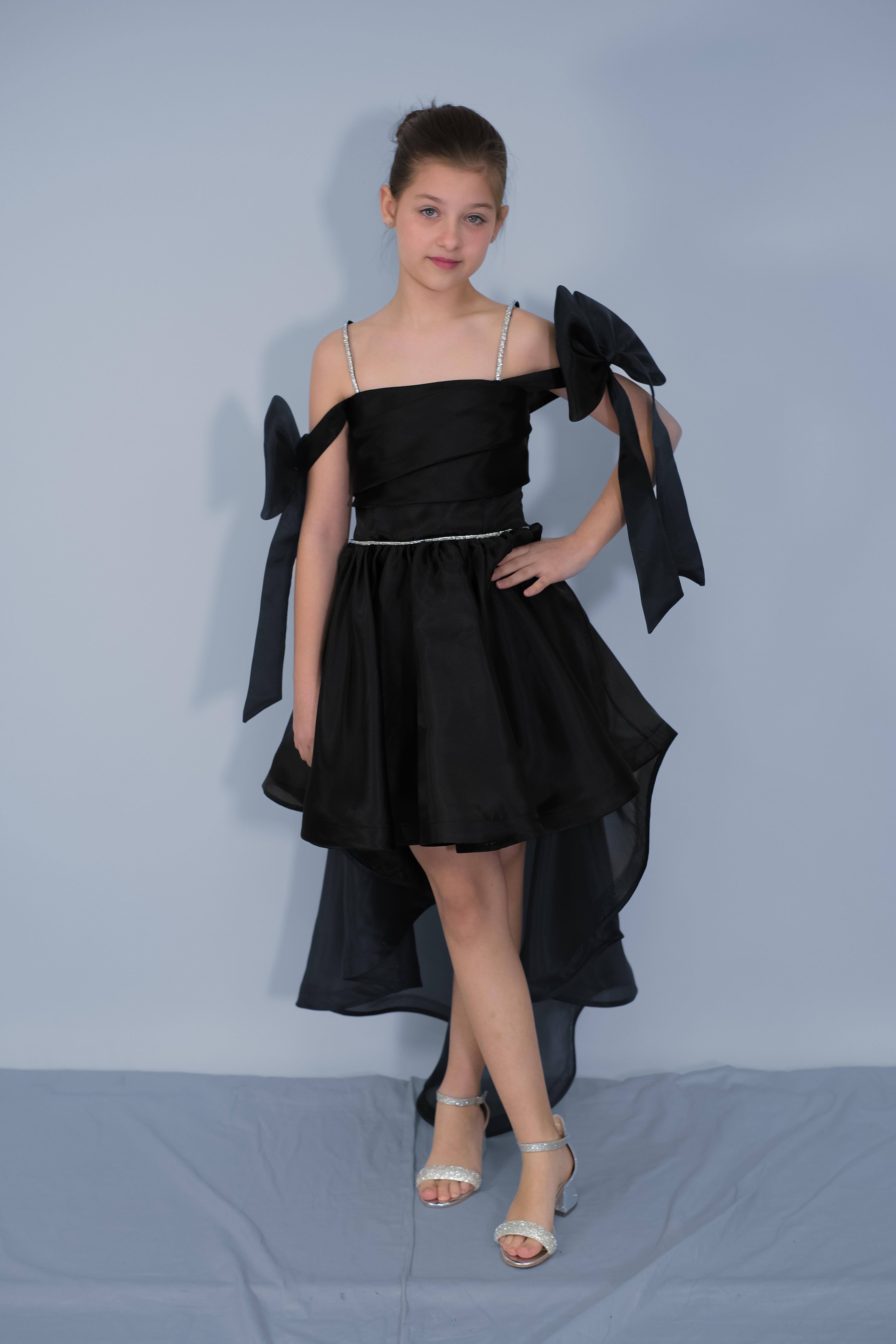 Kız Çocuk Abiye Siyah Şifon Kolları Düşük  Fiyonk Detaylı Kuyruklu Abiye Elbise 10-15 Yaş