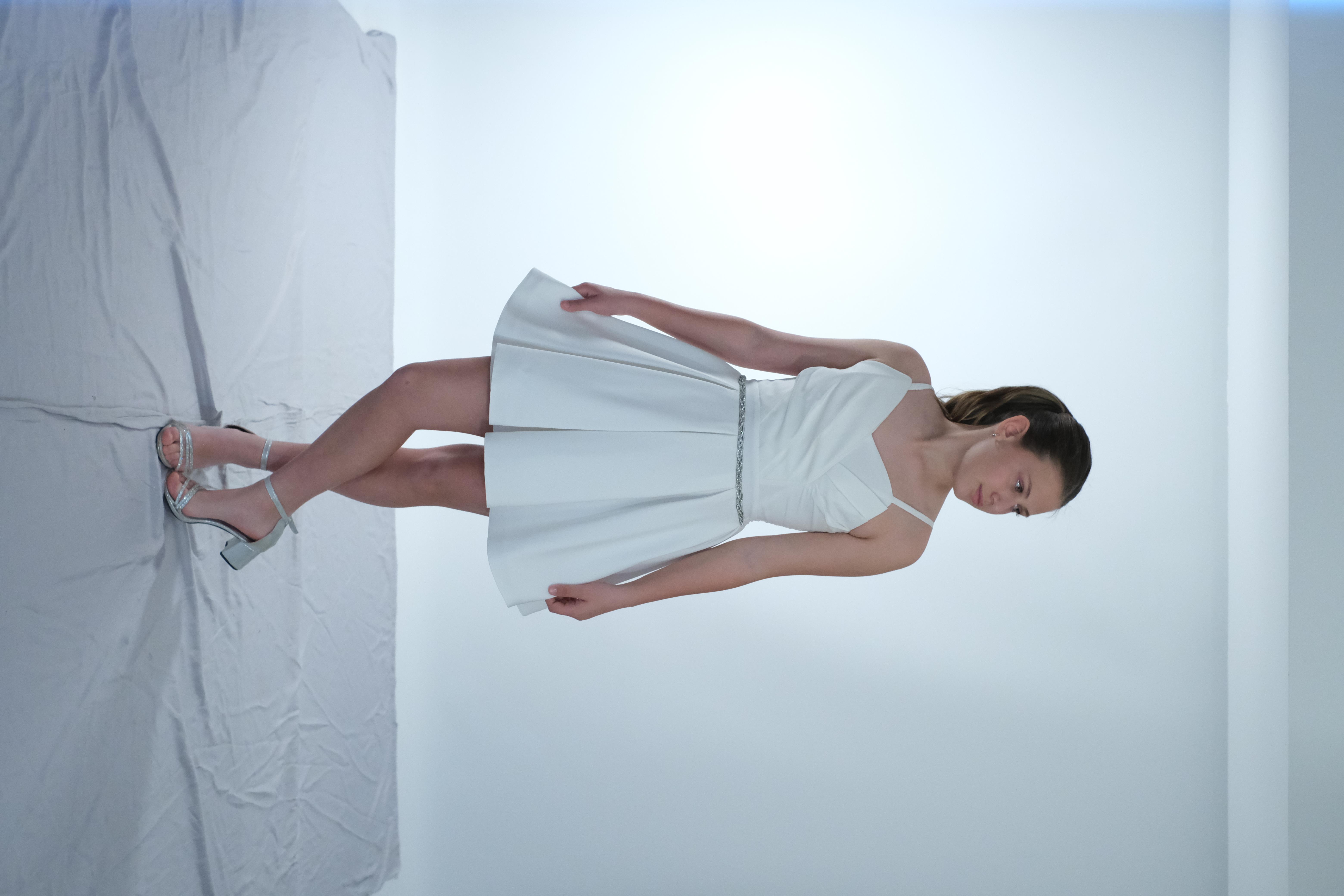 Kız Çocuk Abiye Krem Krep Kumaş  Askılı  Drapeli Beli Örgü Taş Detaylı Abiye Elbise 10-15 Yaş