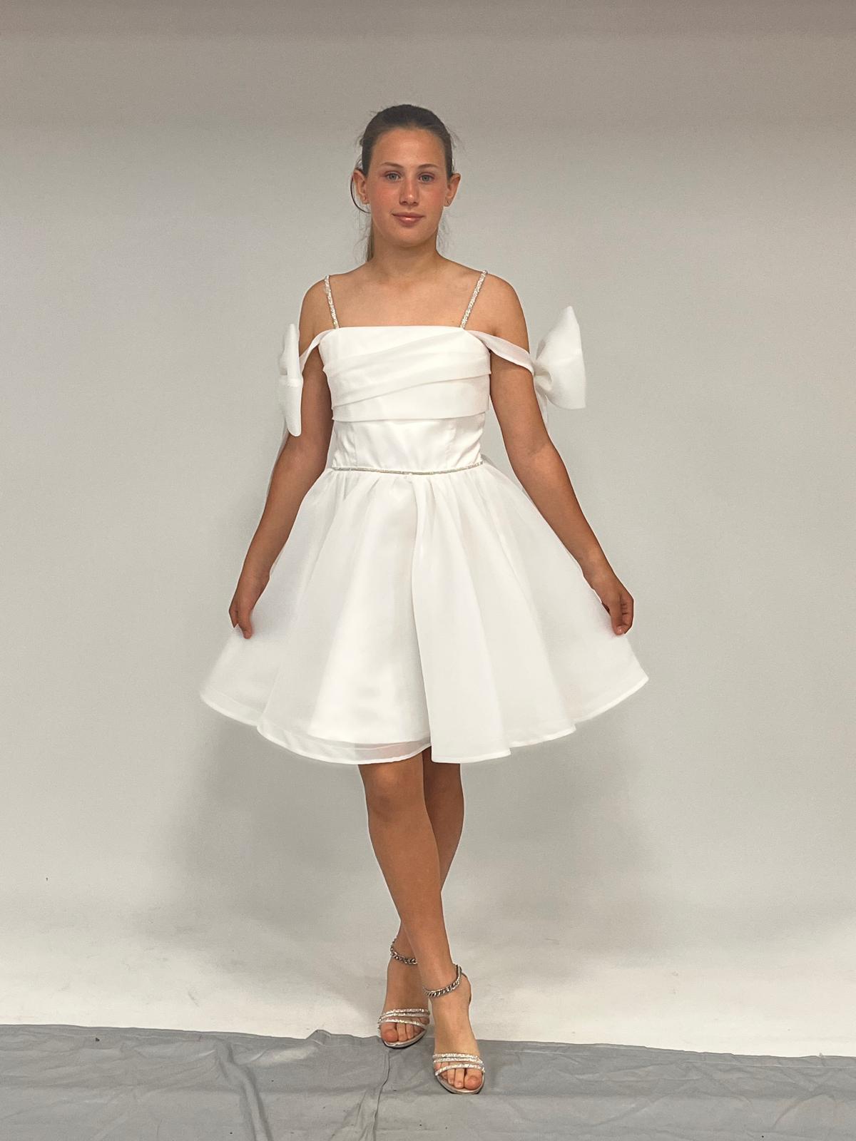 Kız Çocuk Abiye Beyaz Şifon Şerit Taş Askılı Kolları Düşük Fiyonk Detaylı Kısa Abiye Elbise 10-15 Yaş