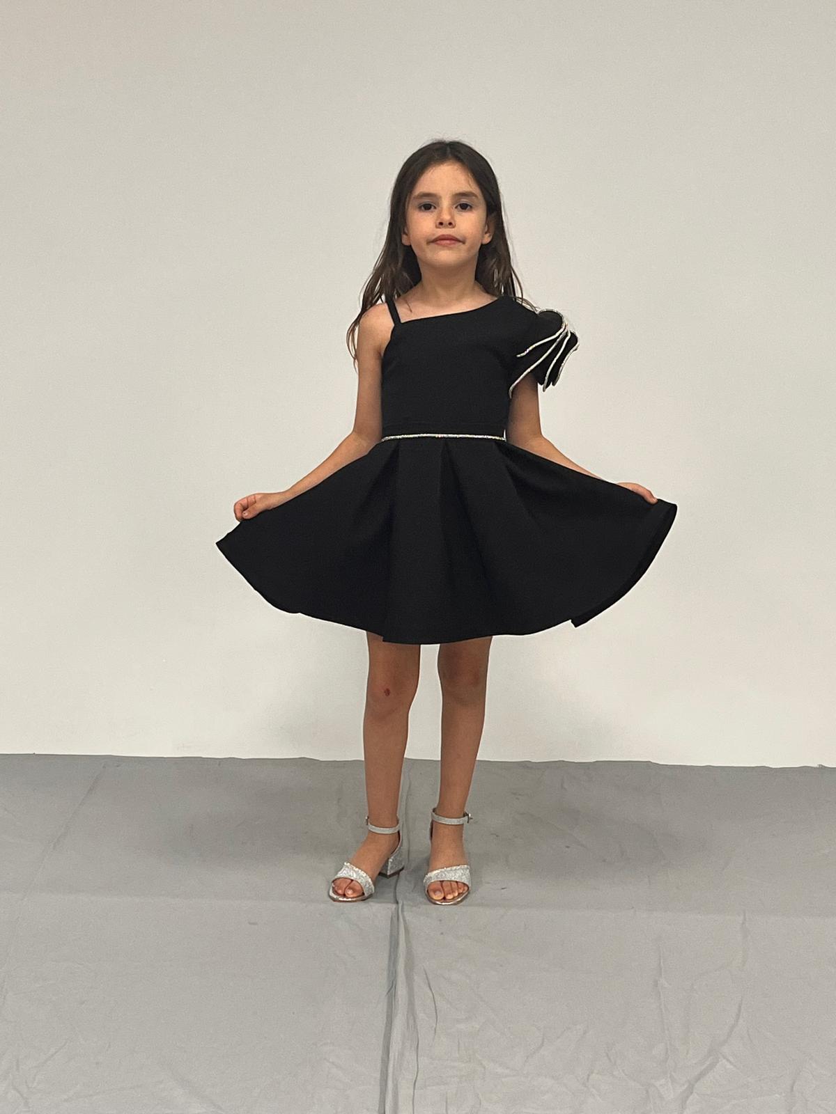 Kız Çocuk Abiye Siyah Kısa Tek  Omuz Gül  Detaylı Krep Kumaş Abiye Elbise 5-10 Yaş