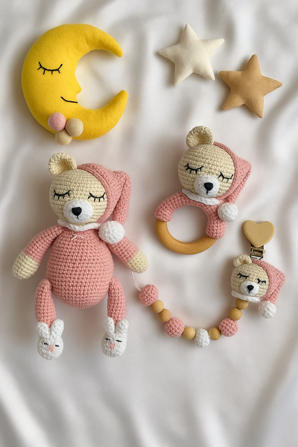 Jaju Baby Amigurumi Pembe Uykucu Ayıcık 22 cm Çıngırak ve Emzik Zinciri Üçlü Set
