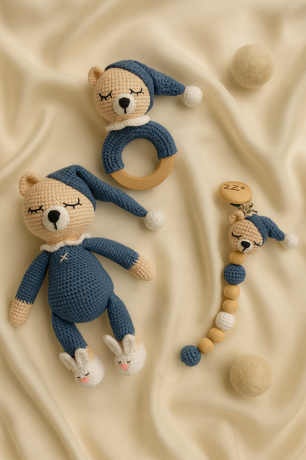 Jaju Baby Amigurumi Uykucu Ayıcık 22 cm Çıngırak ve Emzik Zinciri Üçlü Set 