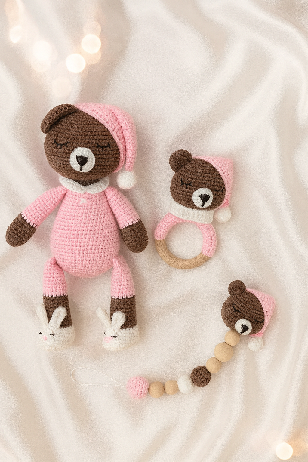Jaju Baby Amigurumi Uykucu Ayıcık 22 cm Çıngırak ve Emzik Zinciri Üçlü Set 